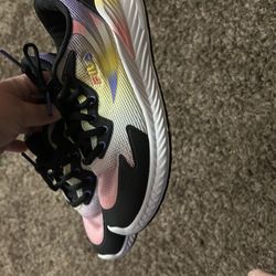 Fila Shoes 6 (pending Pick Up)