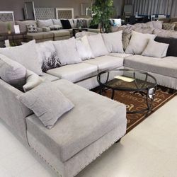 111 Dove Nailheads Sectional 3pc ❤️✨ tenemos delivery 🚛👍🏻 today $49 down payment Price: $1399