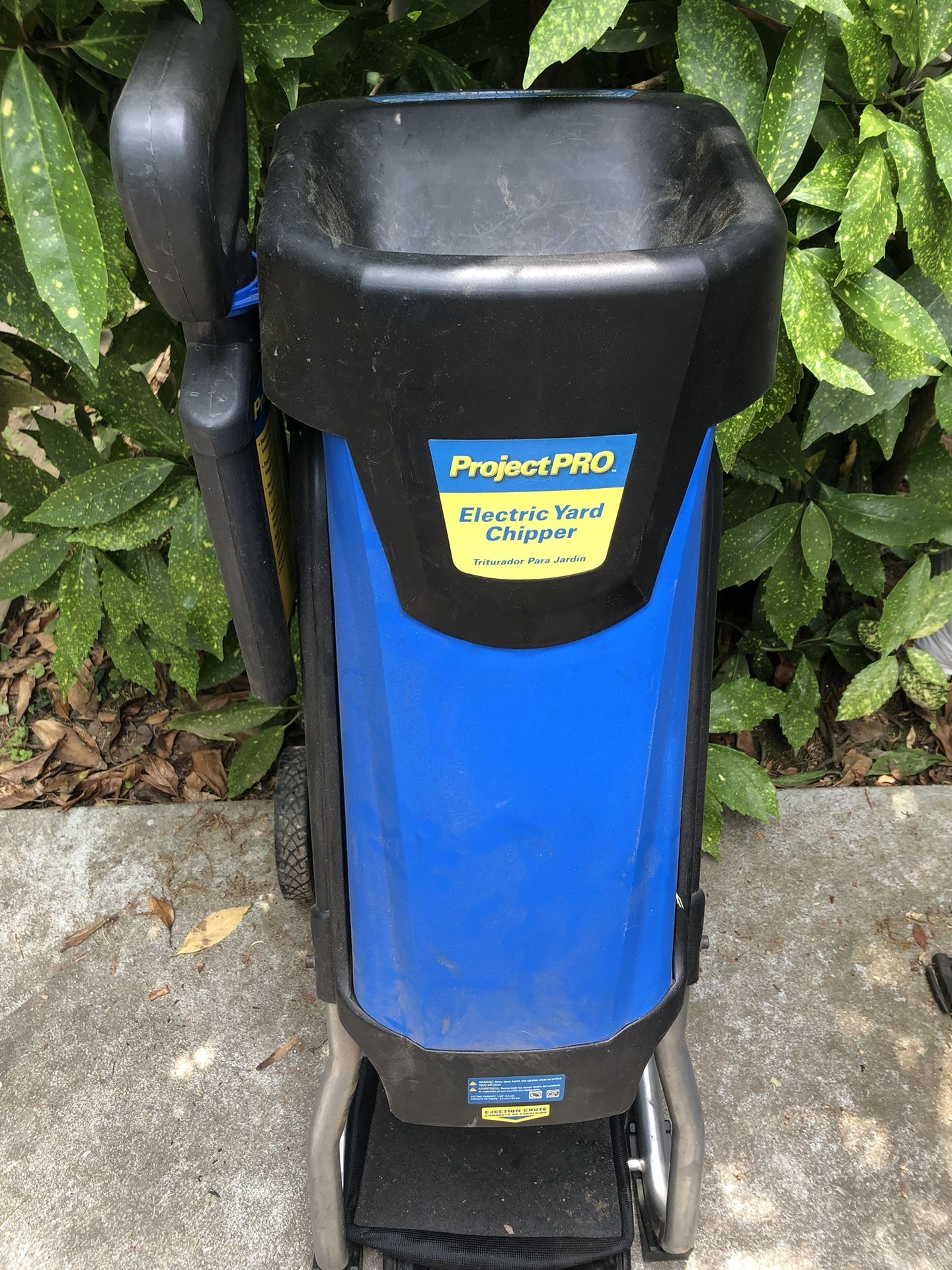 Electric yard Chipper