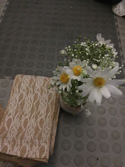 Decorations 4 vases with flowers