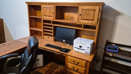 Wood Computer Desk with Hutch