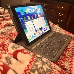 Apple iPad **BRAND NEW** With BOX & Accessories 