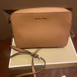 Michael Kors Jet Set Large East West Leather Luggage Crossbody Bag Handbag Purse