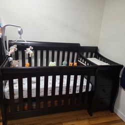 Crib With Changing Table 