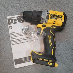 new Dewalt 20v compact 1/2" hammer drill dcd805 ( tool only) 