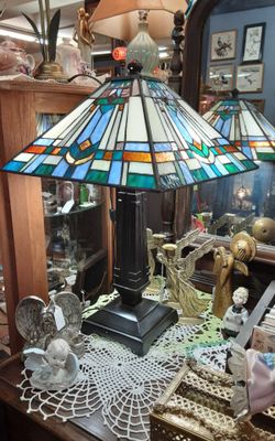 New Clarion Tiffany Style Stained Glass Lamp  - Shelton