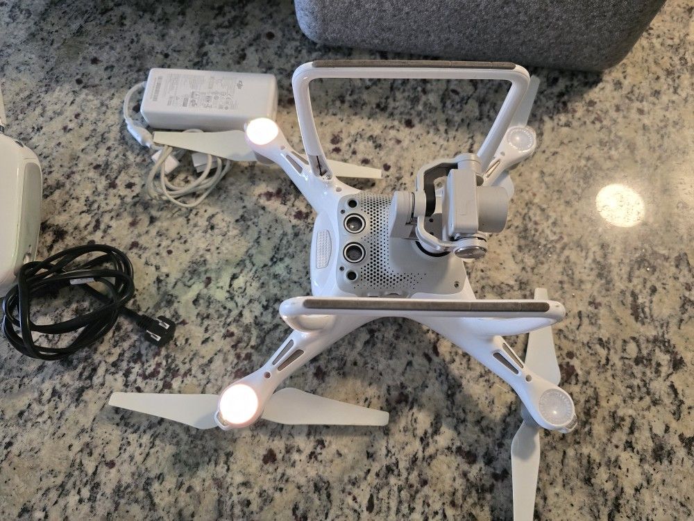 DJI PHANTOM 4
