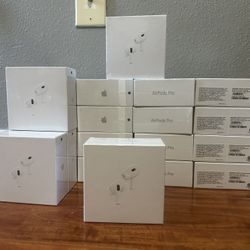 AirPods READ DESCRIPTION 