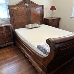 Queen Bedroom Set (6) Pieces 