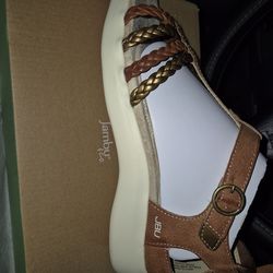 !! BRAND NEW JAMBU WOMENS SANDLES !!