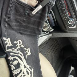 Size 30 Amiri Wes Lang Rate