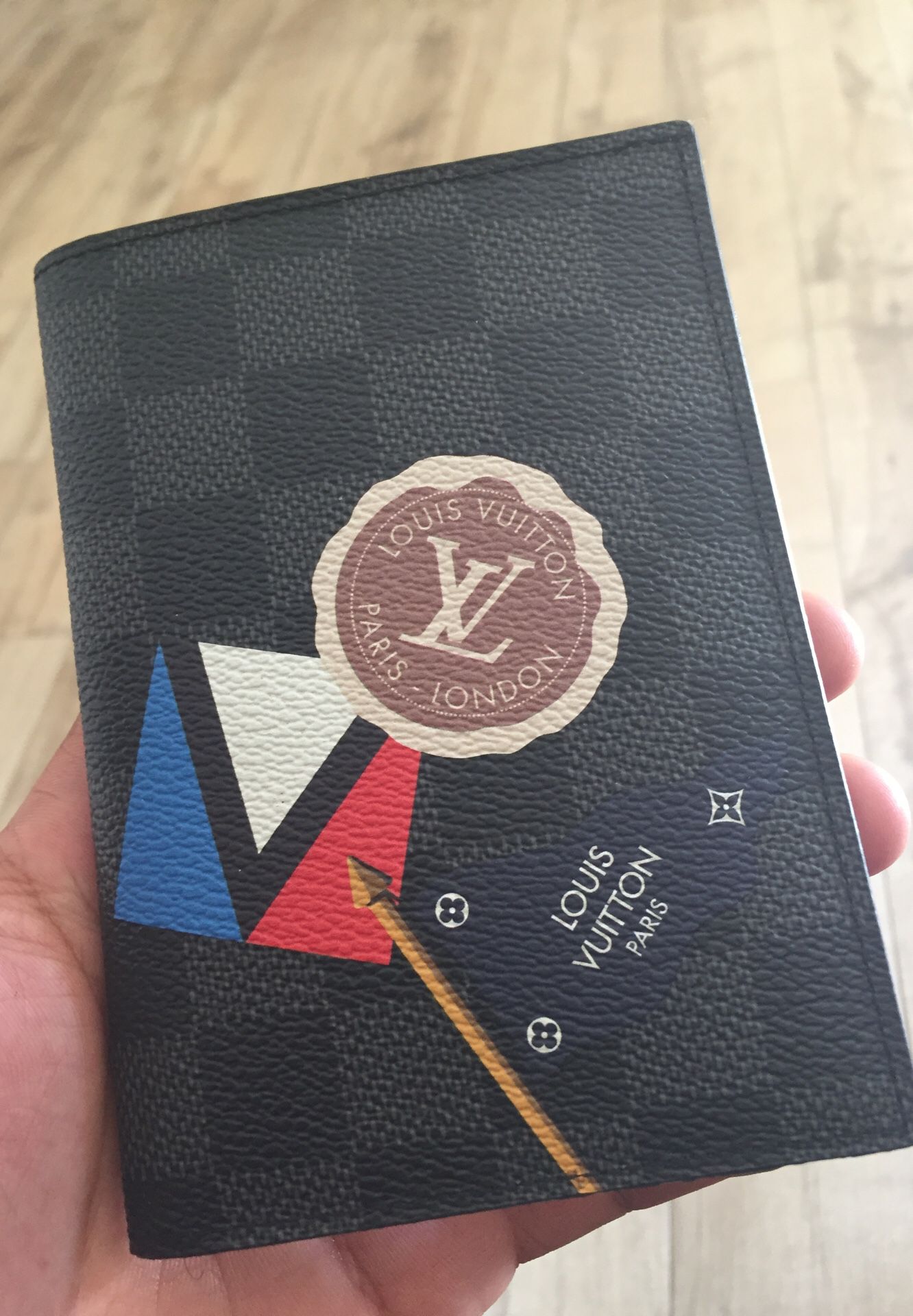 Louis Vuitton Vernis Trifold Wallet (Green) for Sale in Houston, TX -  OfferUp
