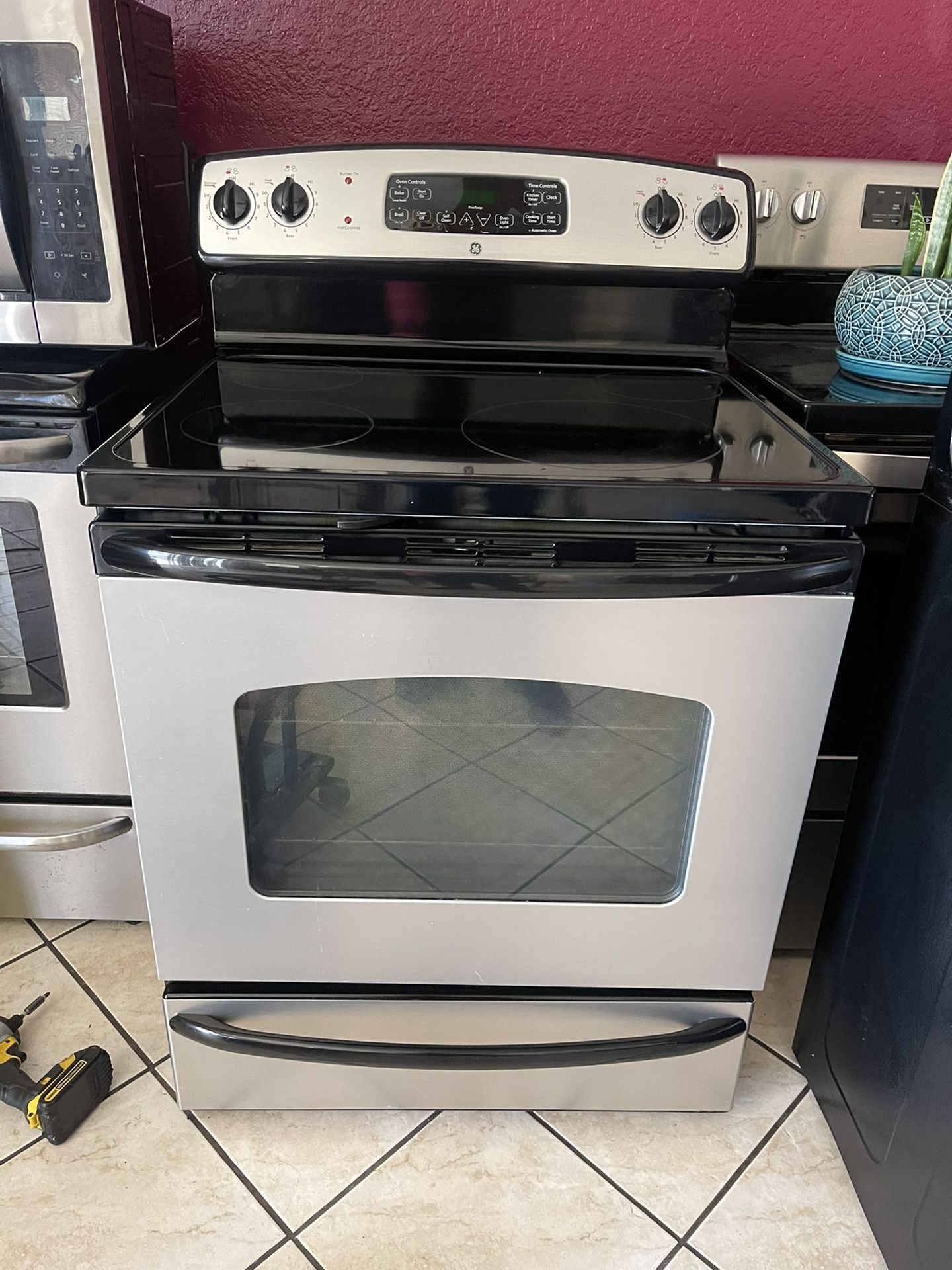 GE Electric Stove
