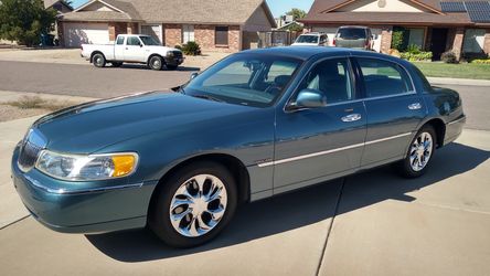 2002 Lincoln Town Car Signature Series – Low Miles, V8, Extensive Maint Records