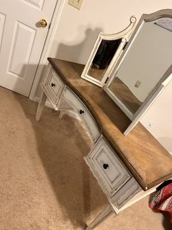 Vanity Dresser