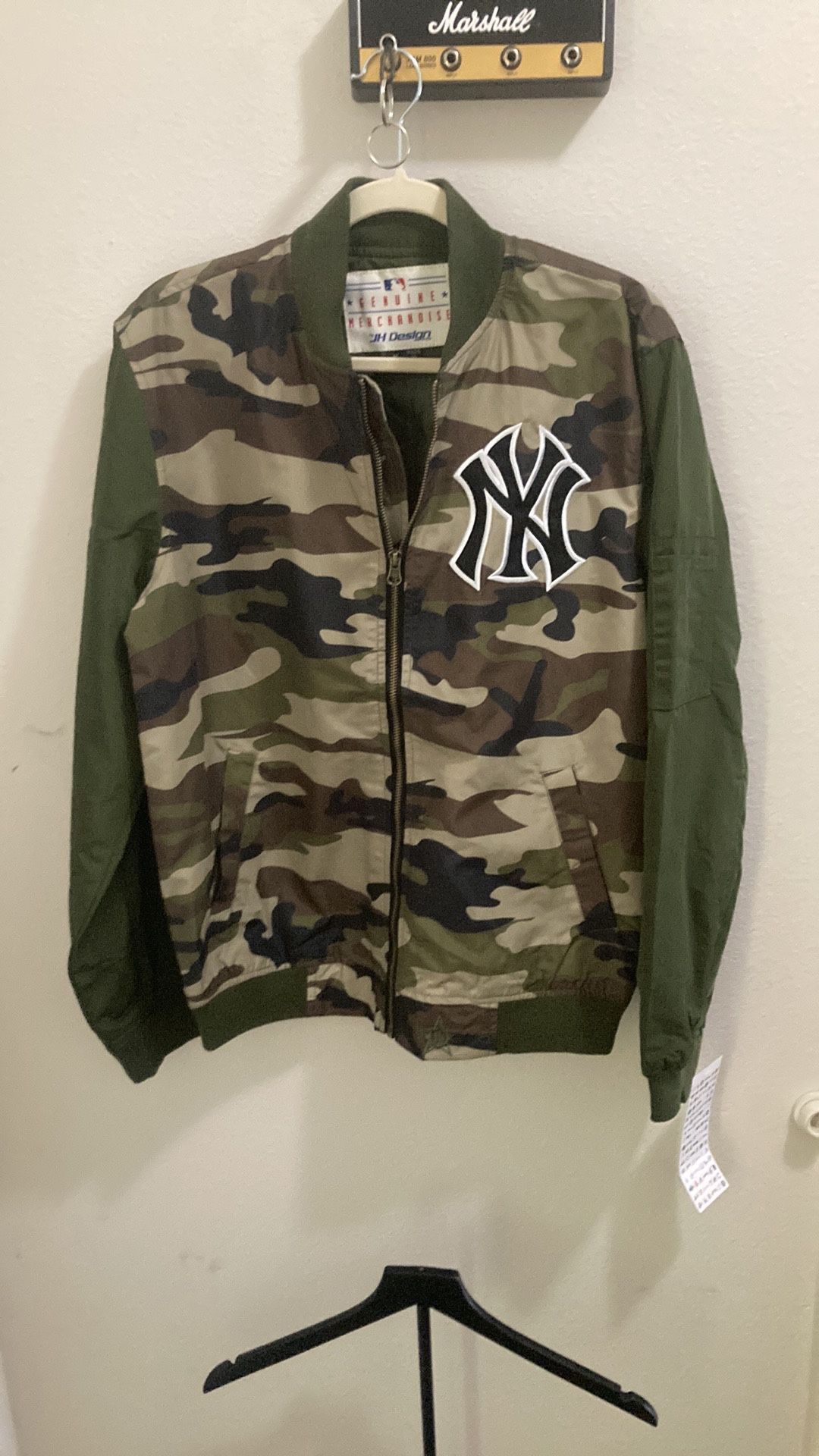Brand New Camo NY Yankees Bomber Jacket. Mens Medium.