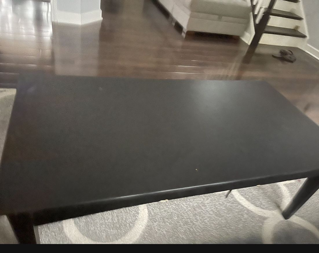 Coffee table in good condition for immediate sale