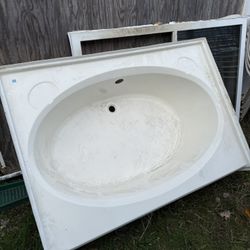 NICE OVAL BATHTUB **  42”x60” 