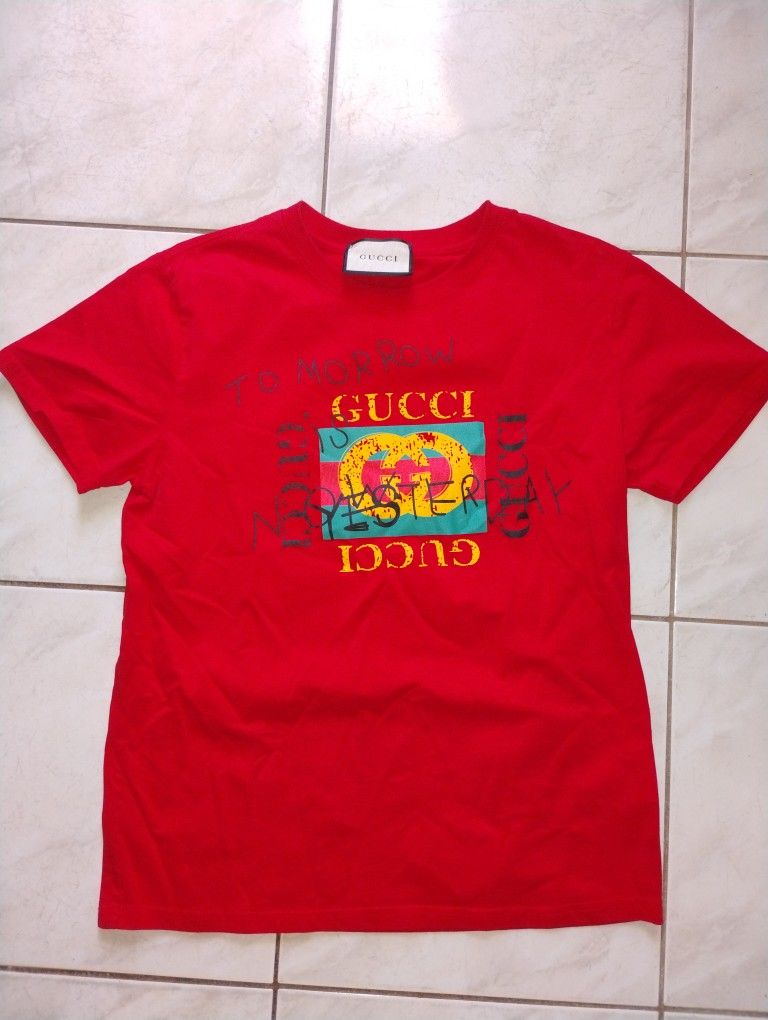 SHIPPING ONLY, USED SHIRT 👕 SIZE M