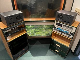 Recording Studio Equipment (Equipo para Estudio de Grabación)