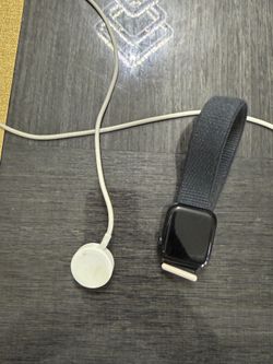 Apple Watch SE (GPS) (2nd Generation)