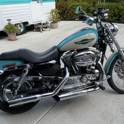 2005 Harley Davidson 1200 XL Custom. Sportster