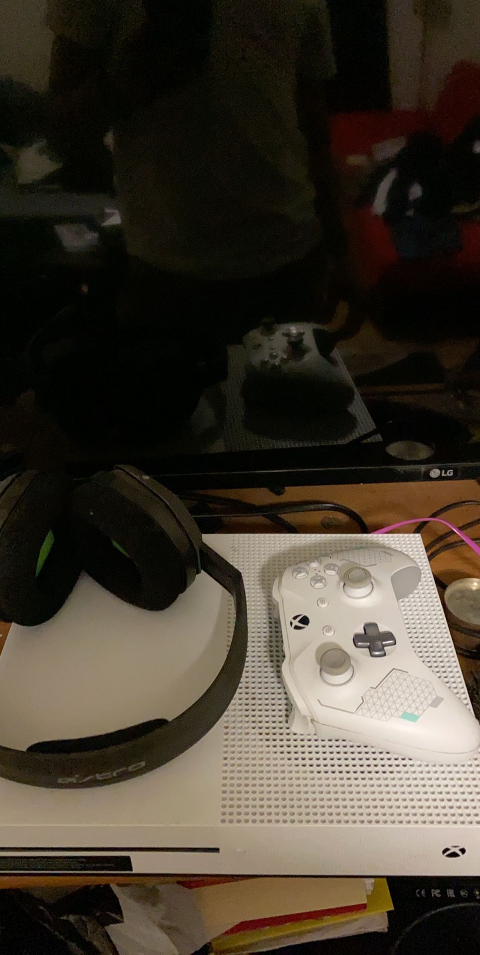 Xbox one s 150$