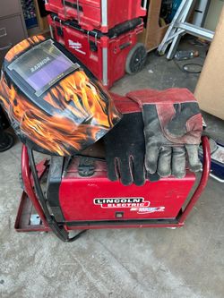 Lincoln Electric Co wielding machine