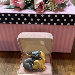 Adorable! Vintage ! Kitty/Doggy Pin/Brooch 
