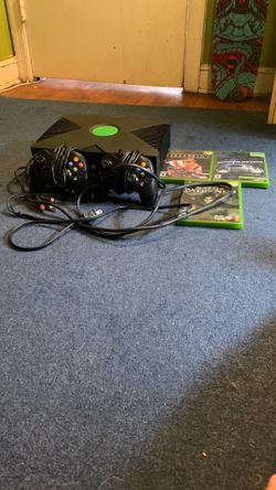 Original Xbox Bundle + 2 Controllers + 3 Games