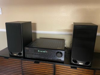 Onkyo TX-SR504 7.1 Channel Home Theater AV Receiver. And pair speakers