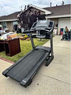 Nordic Track commercial 1750 runner flex treadmill