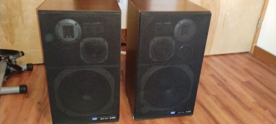 2 Vintage Pioneer CS-910 Floor Speakers