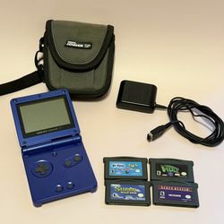 Nintendo Cobalt Blue Gameboy Advance SP. 4 Games. Charger.