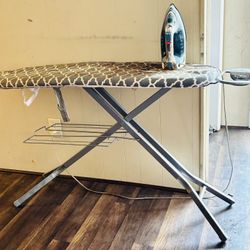  BLack And decker Iron With Ironing Board READ DESCRIPTION 