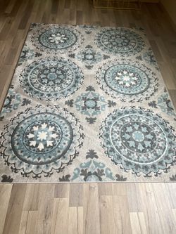Beautiful Area Rug 5’2”X7’2”