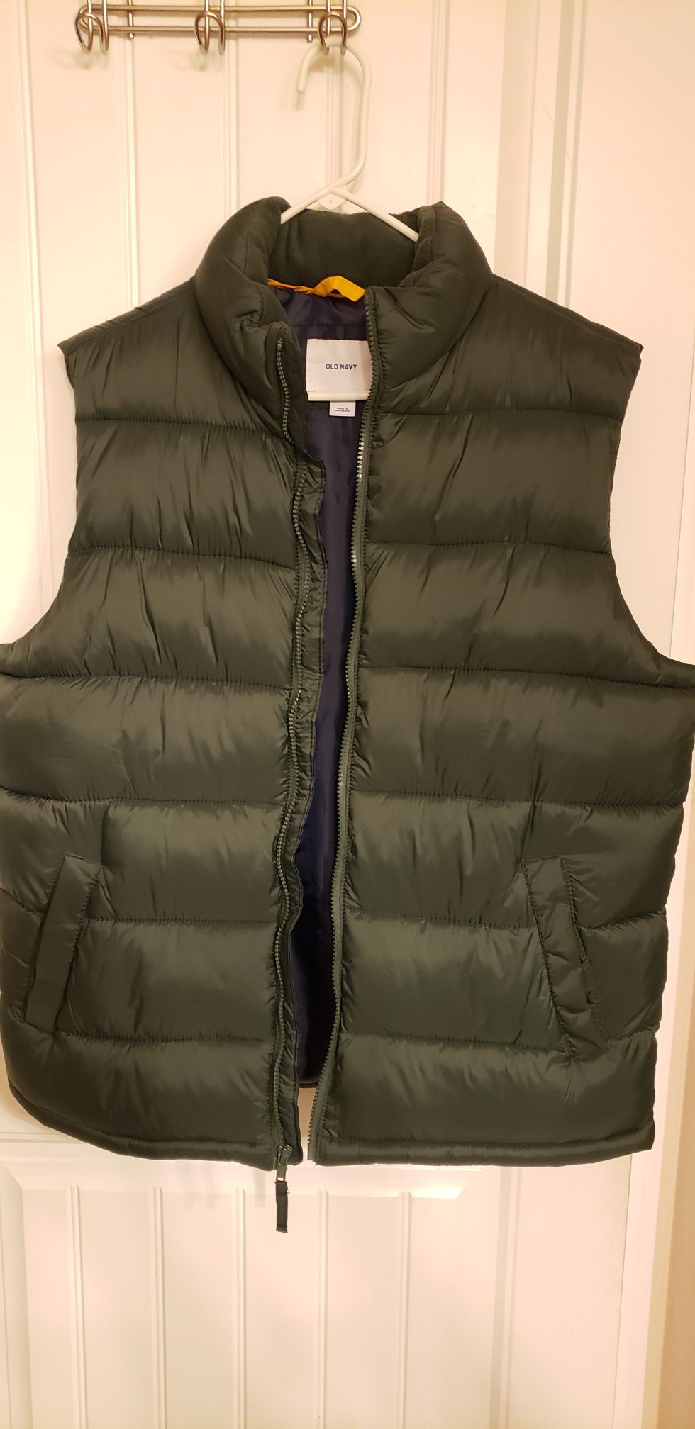 Old Navy puffer jackets $10 (Mustard and olive/Men lg) Gray(women XL)