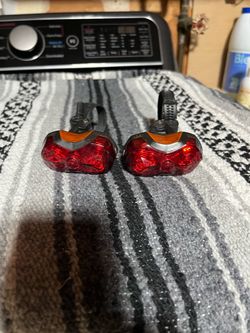 2 multi functional rear bicycle lights