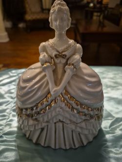 Vintage  Southern Bell Colonial Lady Vanity Dresser Powder Jar