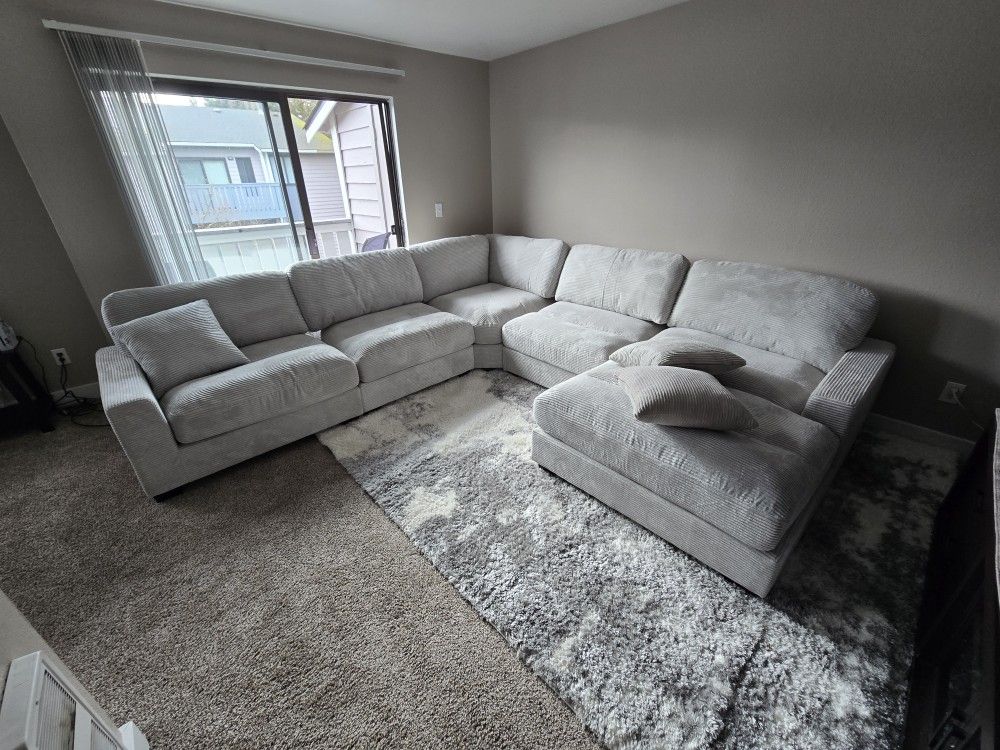 5 Peice White Sectional Couches