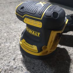 DeWalt 20v XR Orbital Sander 