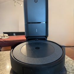 iRobot Roomba i3+ EVO (3550) Self-Emptying Robot Vacuum - Now Clean by Room with Smart Mapping, Empties Itself for Up to 60 Days, Works with Alexa, Id