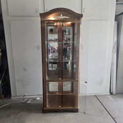 Lighted Corner Curio Cabinet – Glass Shelves – Great Condition