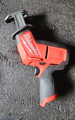 Milwaukee
M12 FUEL 12V Lithium-Ion Brushless Cordless HACKZALL Reciprocating Saw (Tool-Only)