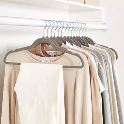 Pack of 30, Velvet, Non-Slip Suit Clothes Hangers, Gray