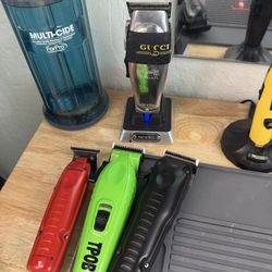 CLIPPERS AND TRIMMPER FOR SALE( Barber)