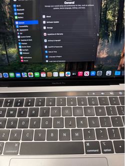 •Macbook Pro 13’ 2019 i5•