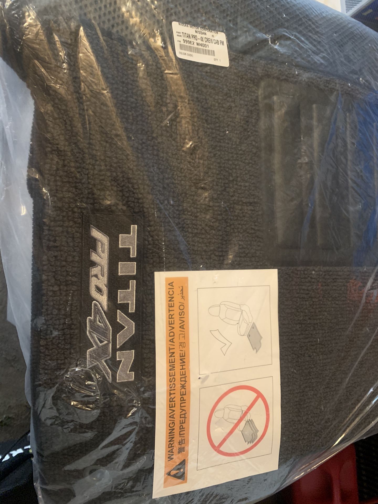 2015-2020 Nissan Titan pro4x crew cab carpet floor mats never used brand new