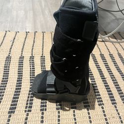 MaxTrax Walker Brace