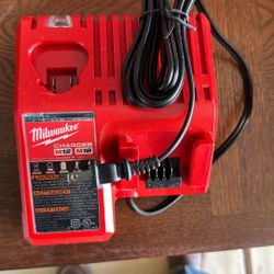 Milwaukee Charger Brand New 45 Dls Firm Price Español E Inglés 